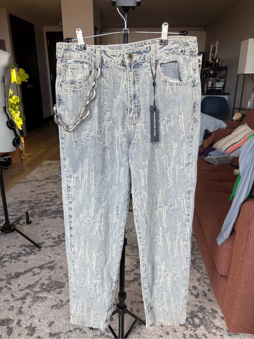 Manière De Voir Light Gray Acid-Wash Relaxed Jeans with Chain